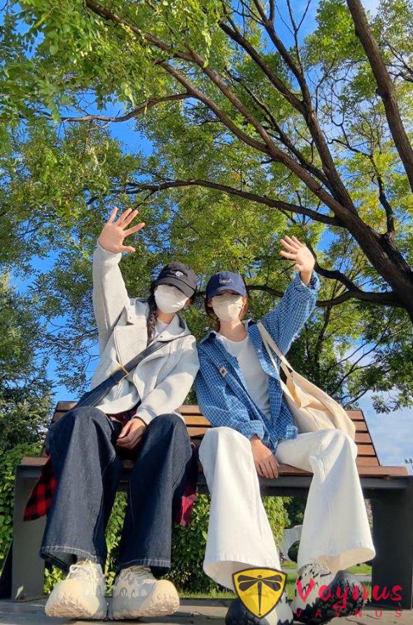 存一些姐妹見面鮮活感拍照姿勢！元旦新年姐妹見面就得雙倍漂亮！