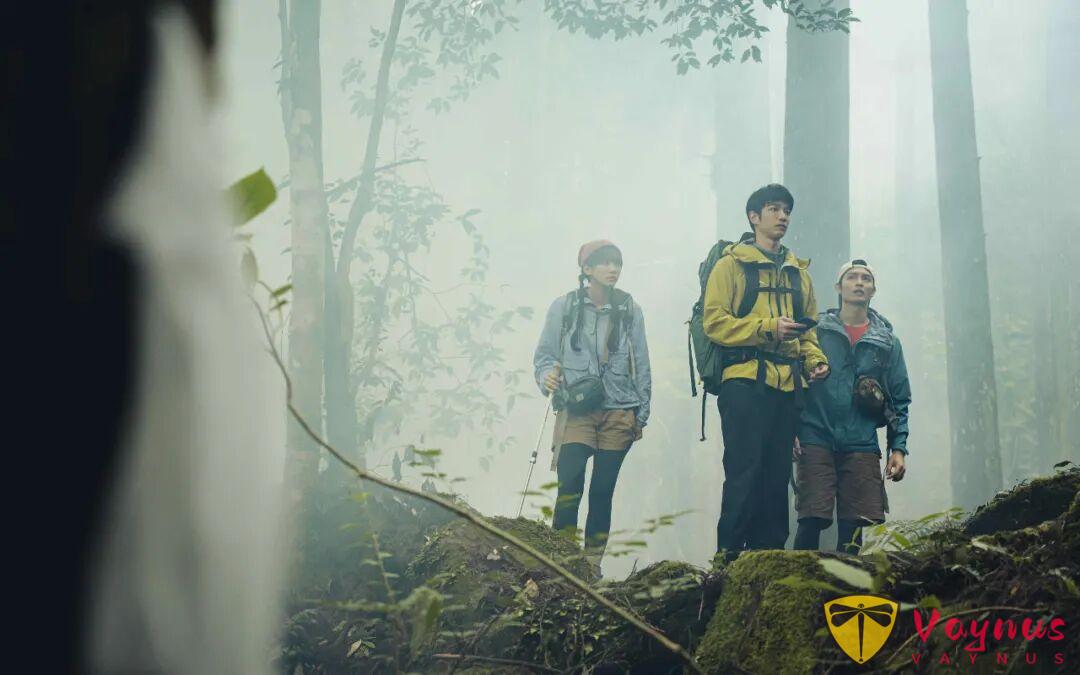 又一尺度猛片《山忌 黄衣小飞侠》!台片太敢拍,大学生登山迷路,偶遇小黄人重燃“希望”!