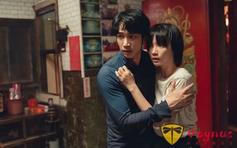 又一尺度猛片《山忌 黄衣小飞侠》!台片太敢拍,大学生登山迷路,偶遇小黄人重燃“希望”!