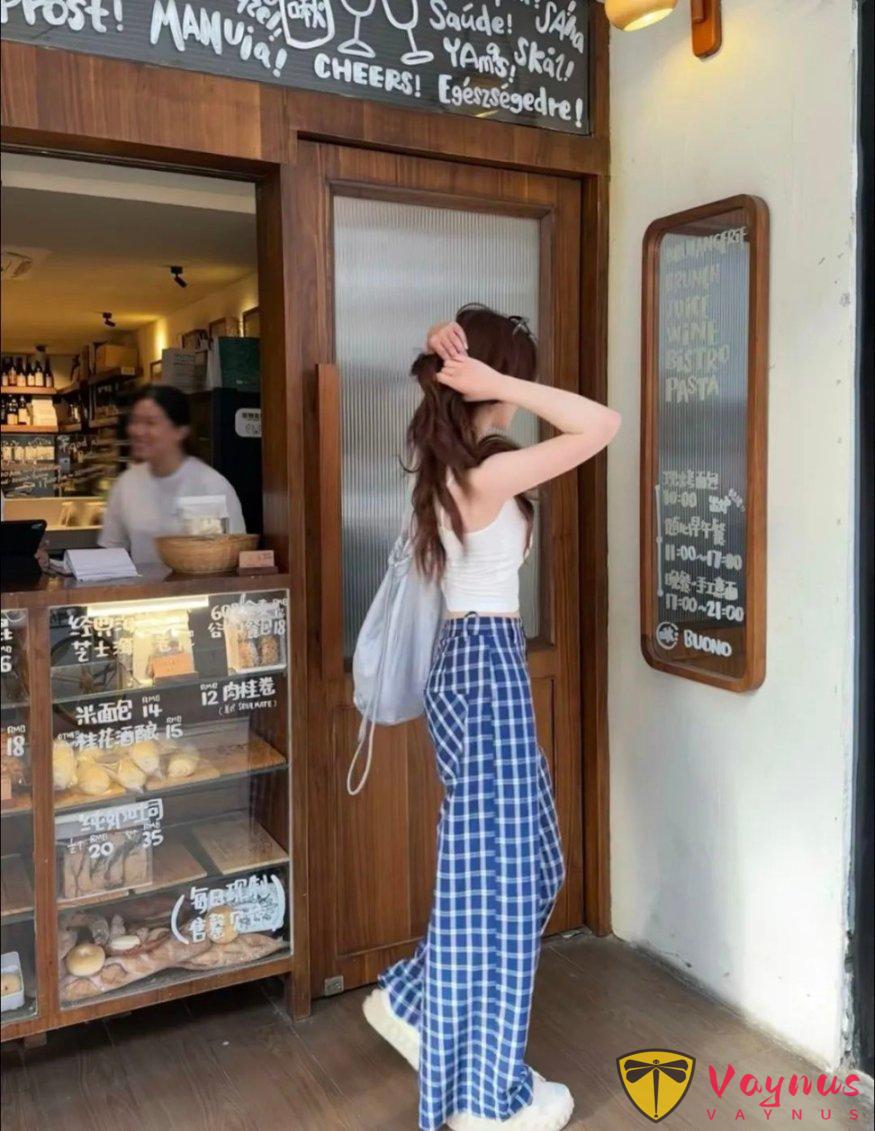 夏日格子裤的时髦简约穿搭