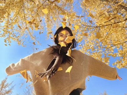 存一些秋天神级落叶拍照姿势,超简单,不挑人不挑景,秋日氛围照轻松get