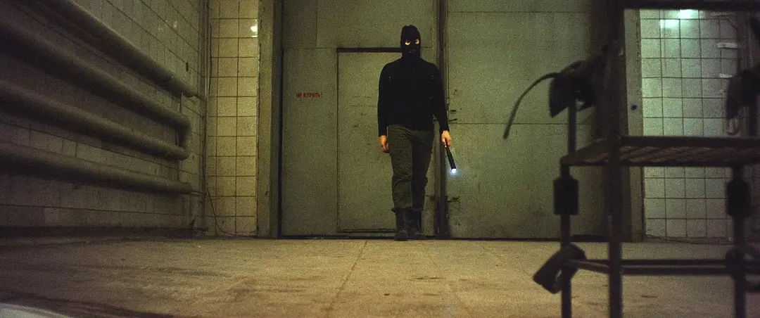 俄罗斯恐怖片《无眠美人》,睡眠剥夺的极致酷刑,超越生理极限的暴力美学