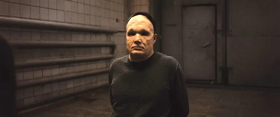 俄罗斯恐怖片《无眠美人》,睡眠剥夺的极致酷刑,超越生理极限的暴力美学