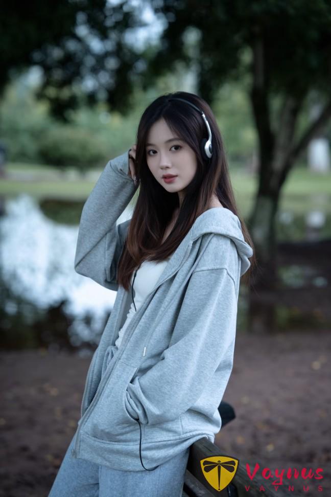 9个公园长椅拍照姿势,慵懒又舒服,轻松拍出秋冬清冷氛围感!
