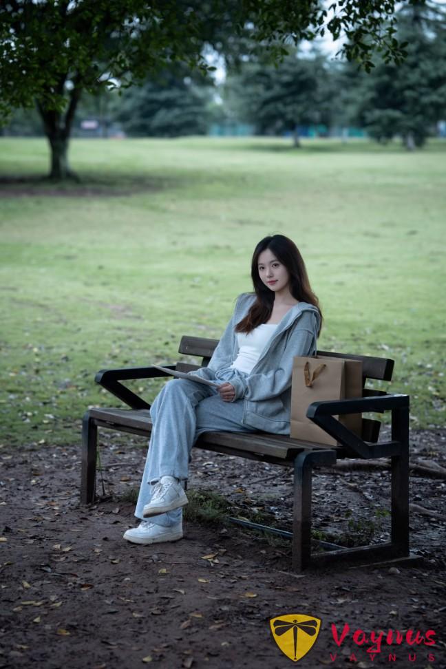 9个公园长椅拍照姿势,慵懒又舒服,轻松拍出秋冬清冷氛围感!