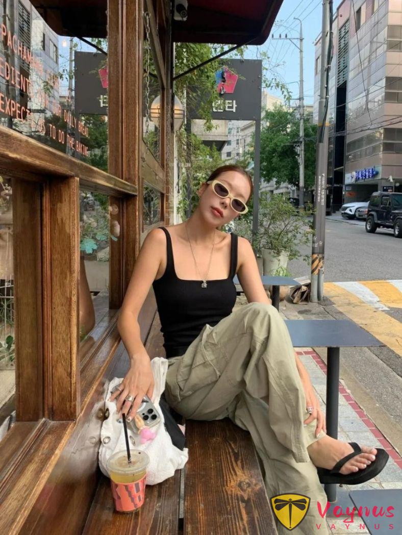 夏日工装裤的辣妹穿搭