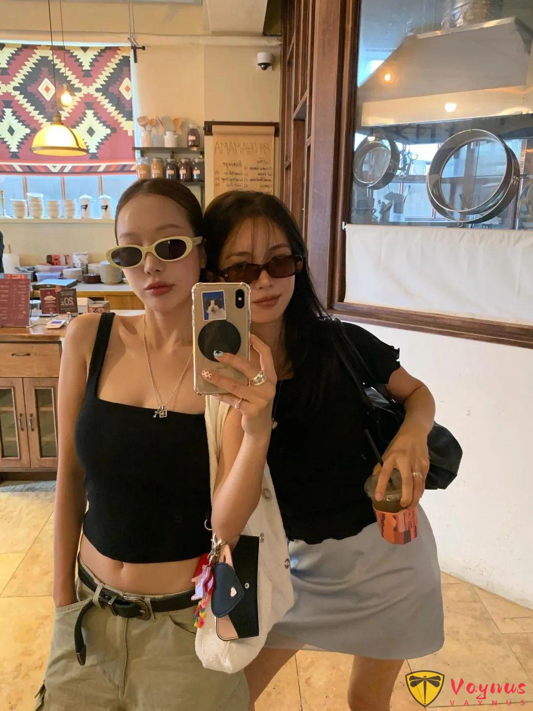 夏日工装裤的辣妹穿搭