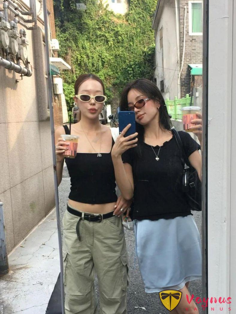 夏日工装裤的辣妹穿搭