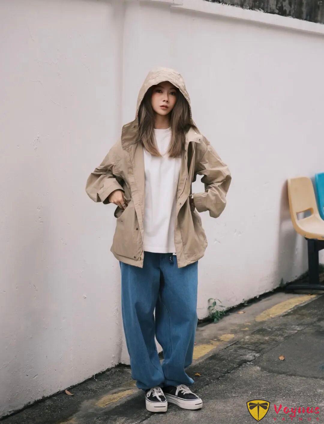 卡其色风衣+牛仔裤，很有范儿的一组秋日穿搭