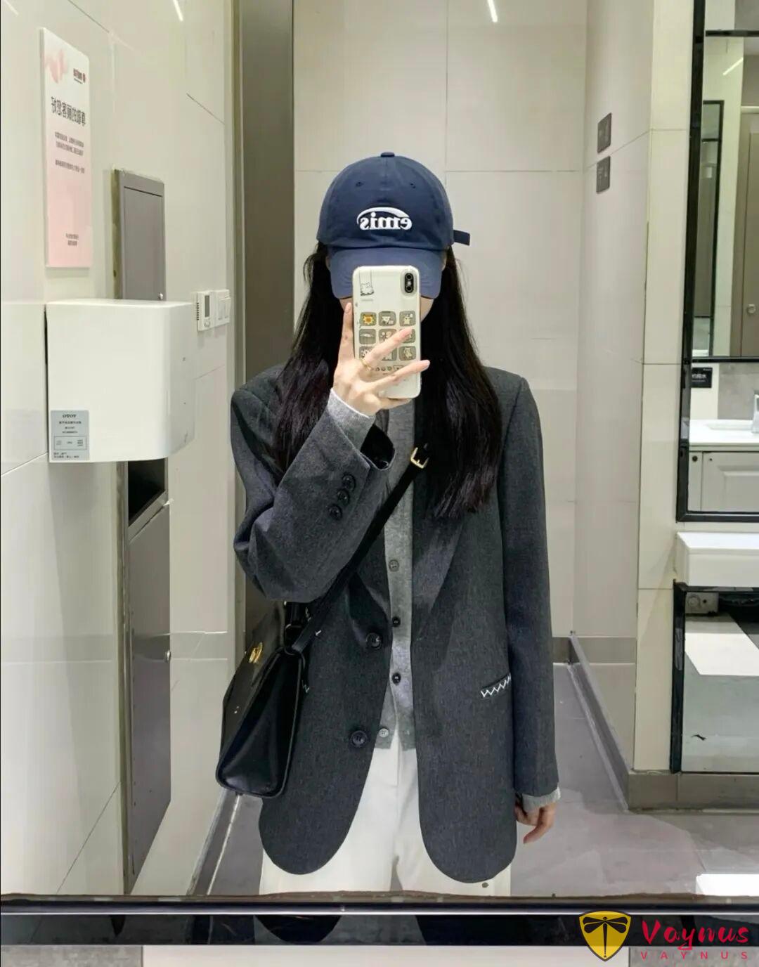 深灰色西服外套的简约穿搭