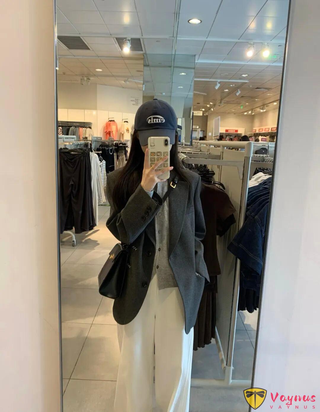 深灰色西服外套的简约穿搭