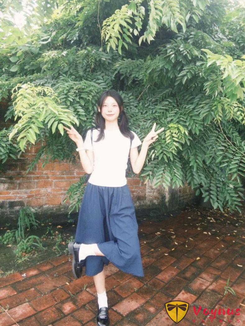 女生户外拍照必学！9个动作让你告别僵硬秒变灵动，温柔又灵动谁能不爱