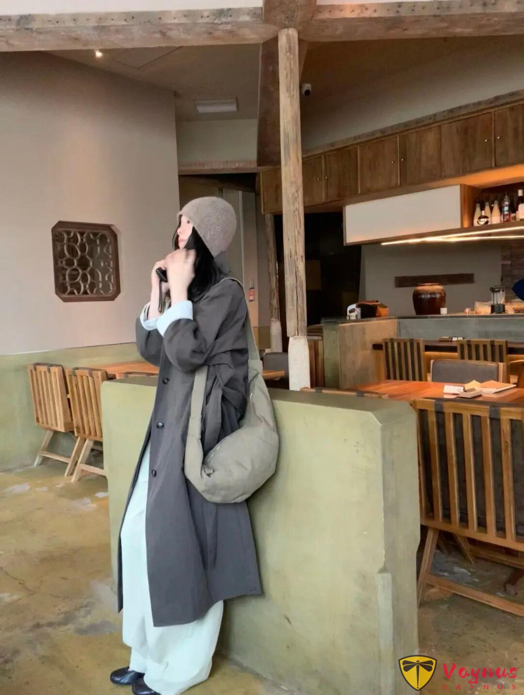 咖色长款风衣穿搭