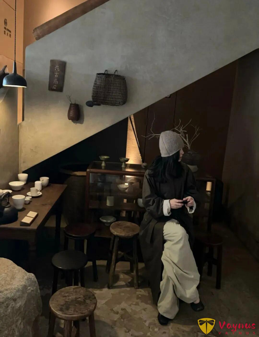 咖色长款风衣穿搭