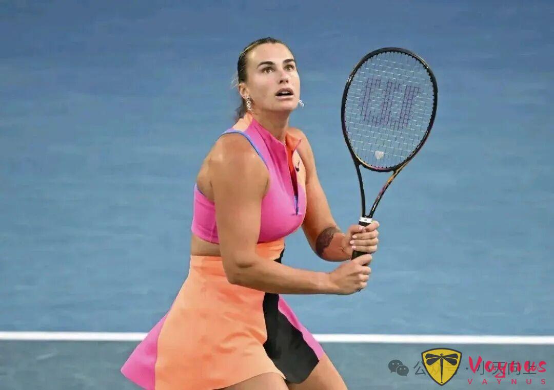 豪揽千万奖金!世界第一2-0横扫晋级,连续4年澳网冲冠,赛前合影遭对手拒绝