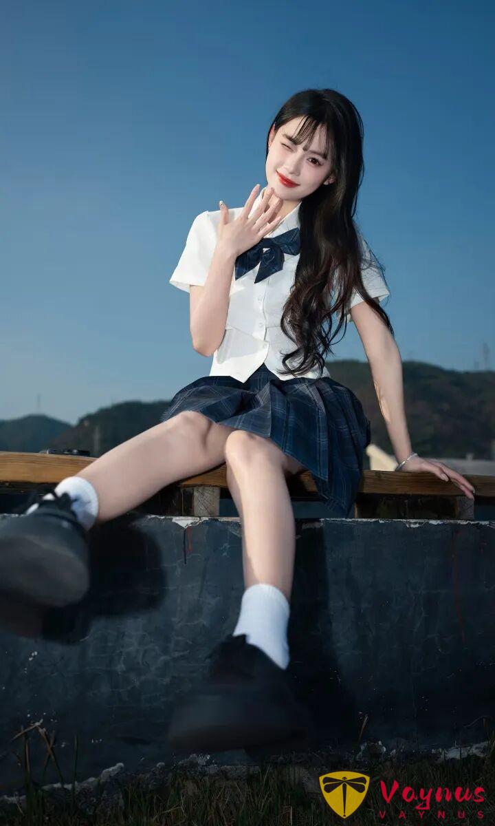 JK少女寫真,9個廣角仰拍姿勢,乾淨又通透,也太顯腿長了