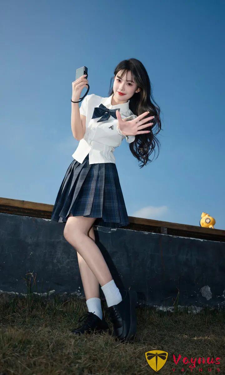 JK少女寫真,9個廣角仰拍姿勢,乾淨又通透,也太顯腿長了