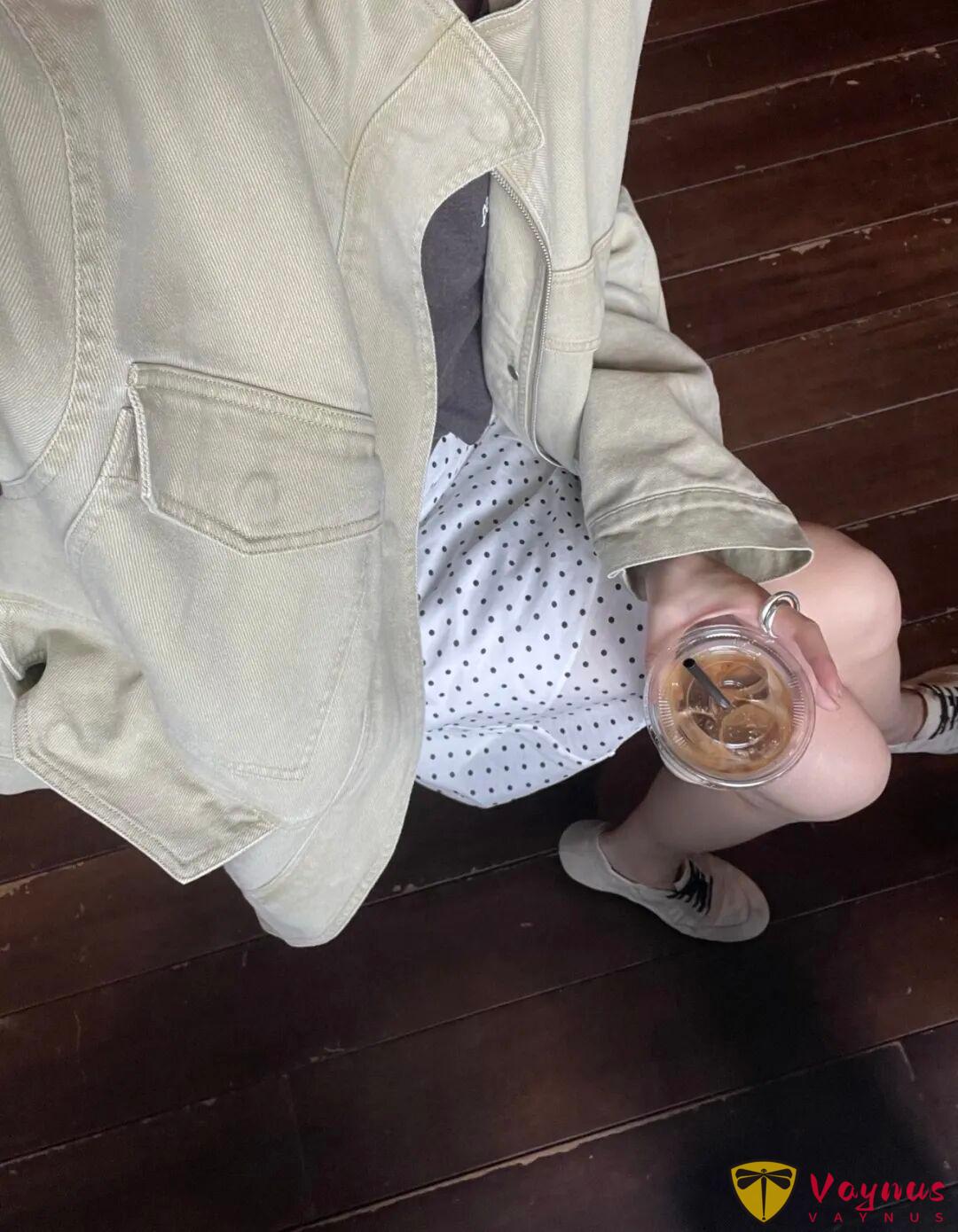 卡其綠風衣的早秋穿搭