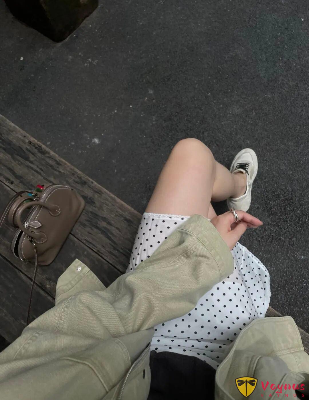 卡其綠風衣的早秋穿搭