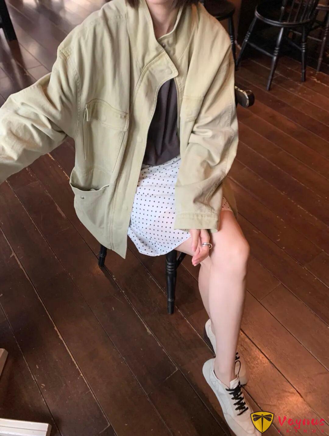 卡其綠風衣的早秋穿搭