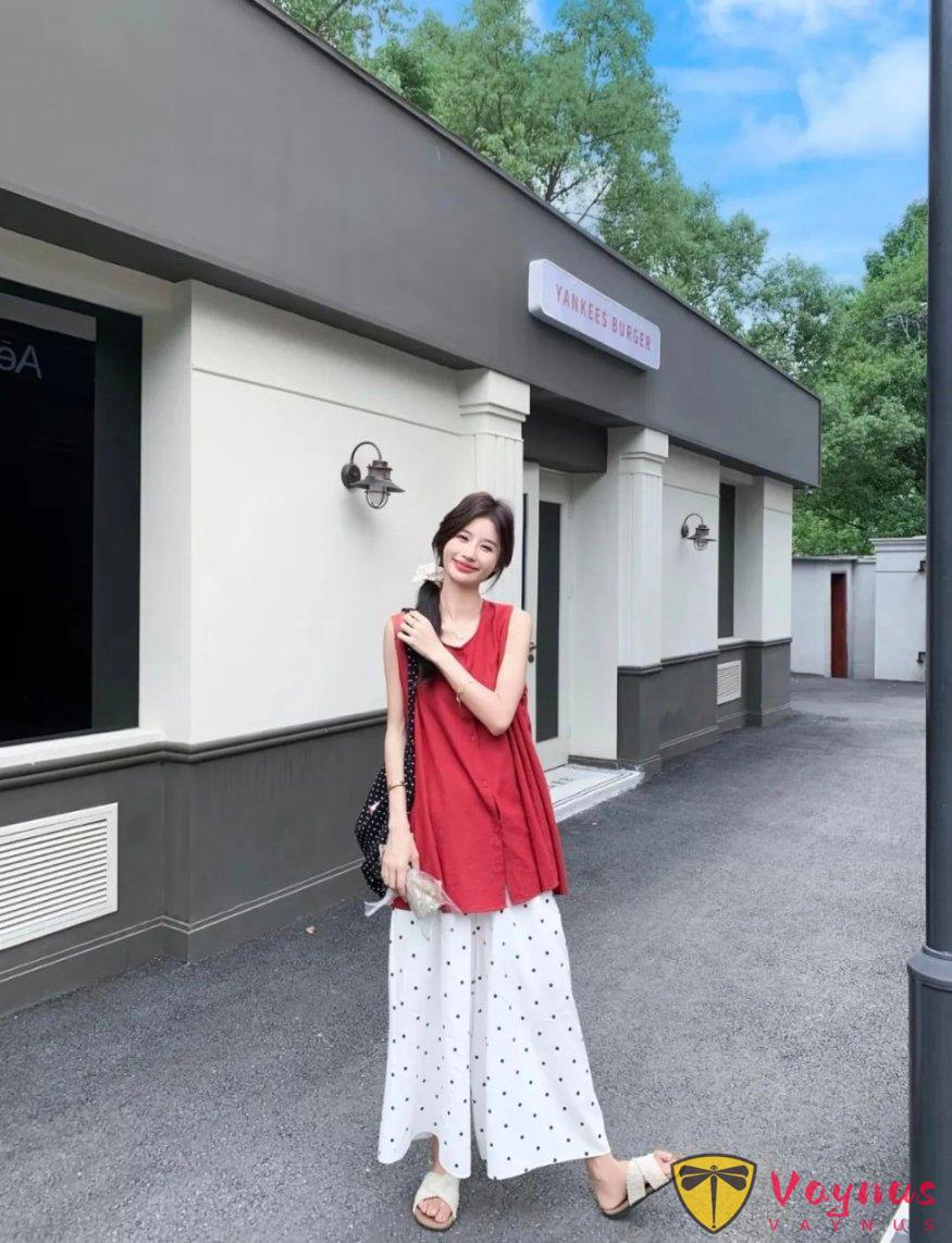 甜度超标：红色上衣+波点裤