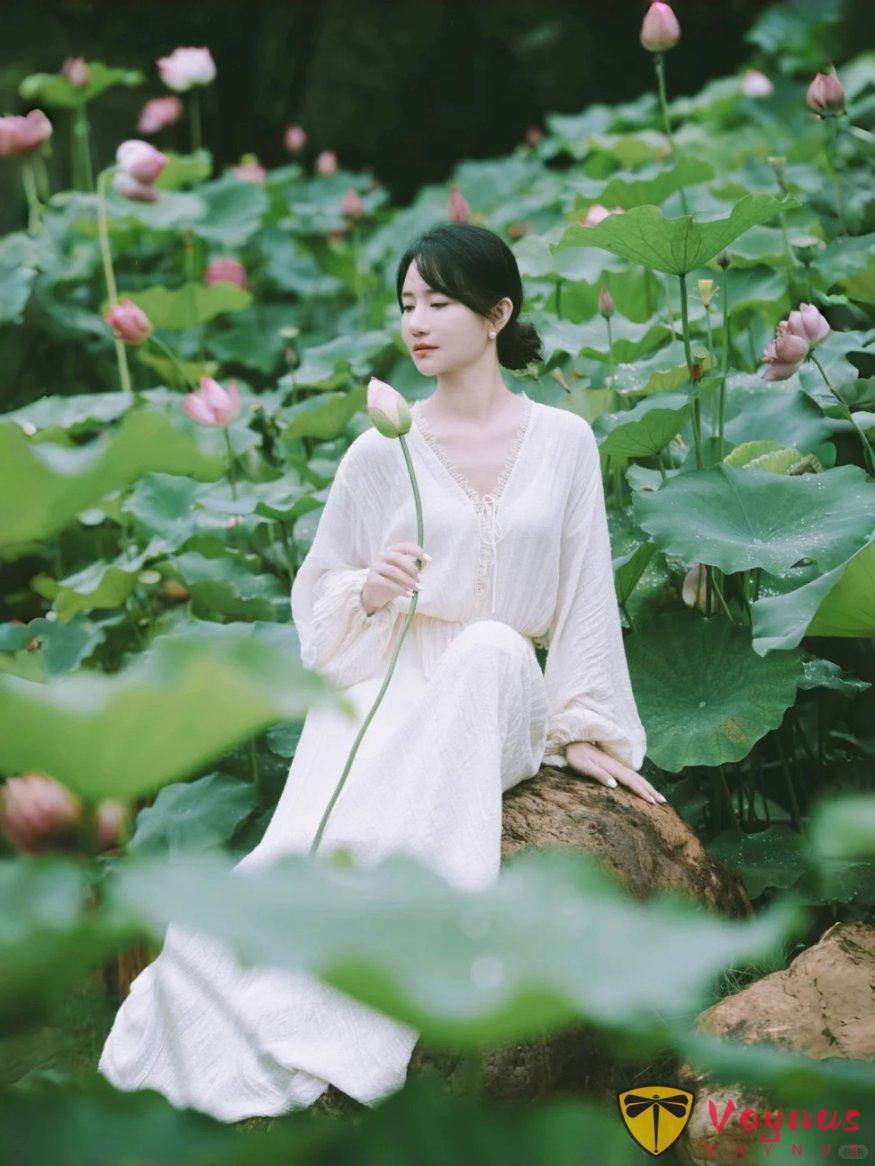 夏日荷花这么拍!get这五个拍照姿势+技巧!美翻朋友圈,秒变“花仙子”