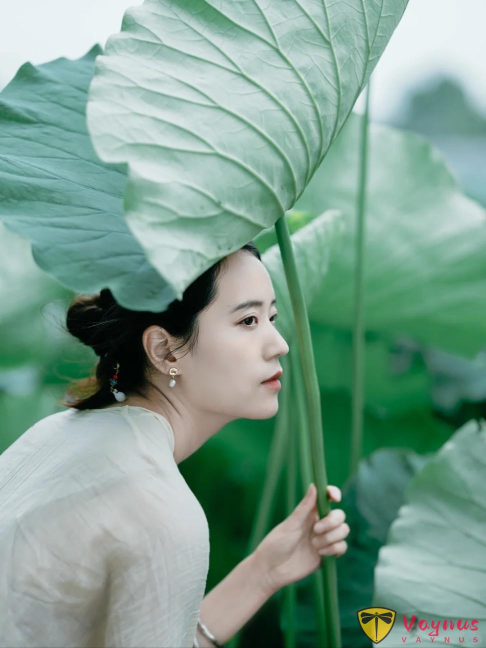 夏日荷花这么拍!get这五个拍照姿势+技巧!美翻朋友圈,秒变“花仙子”