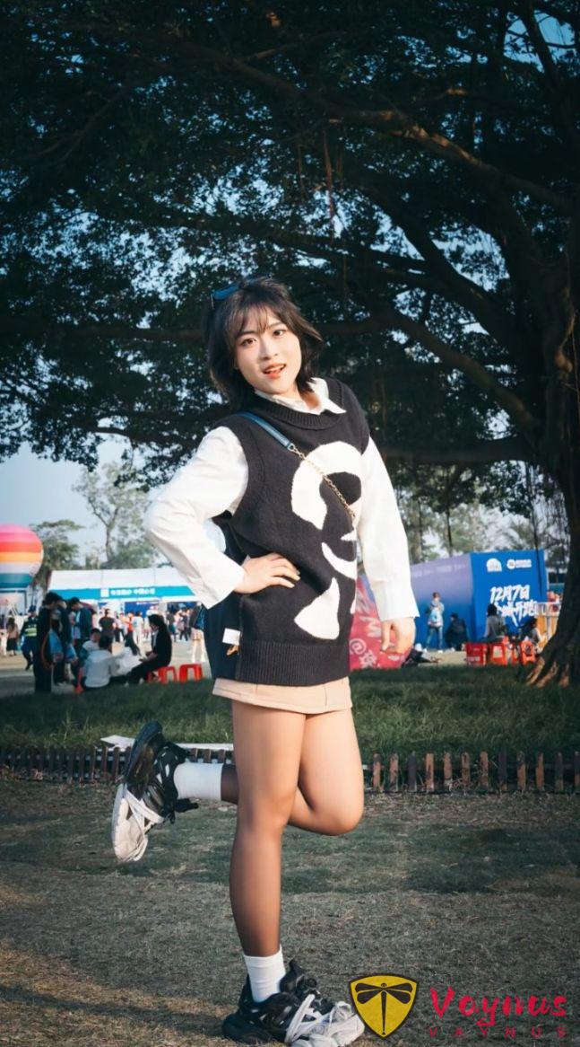 拒絕呆板打卡照,超簡單實用站姿出片姿勢get,普通女孩也能拍出大片感!