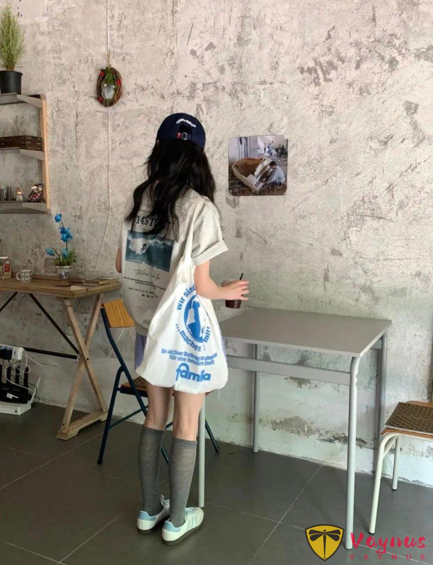 夏天T恤＋短裤的简约穿搭
