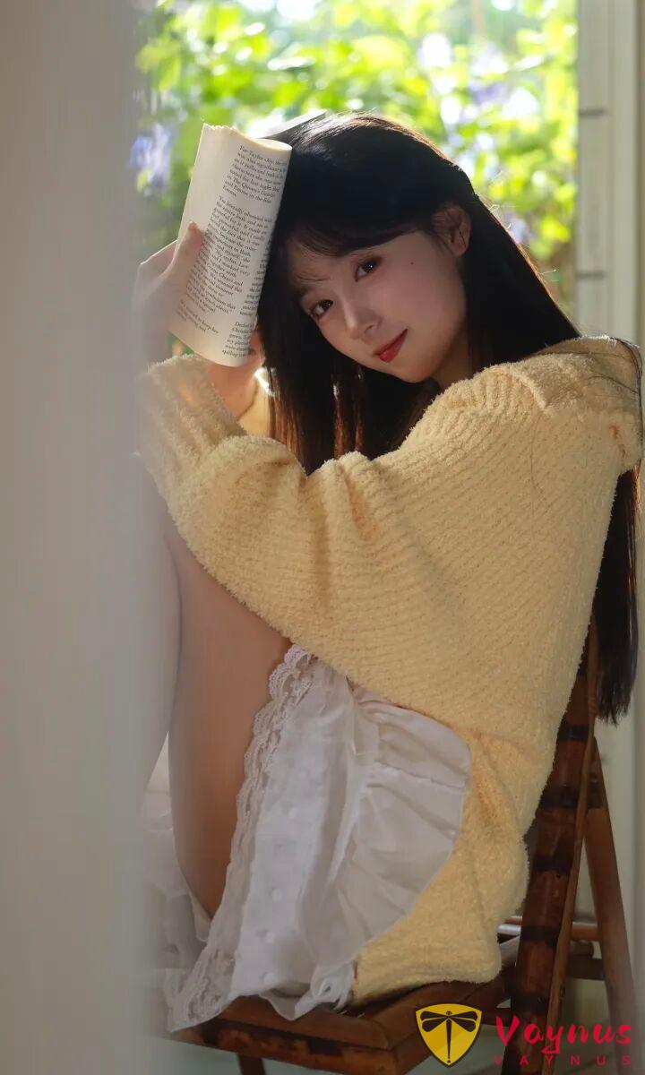 9個冬日居家拍照姿勢，窗邊光影+慵懶毛衣，治癒系大片美哭朋友圈