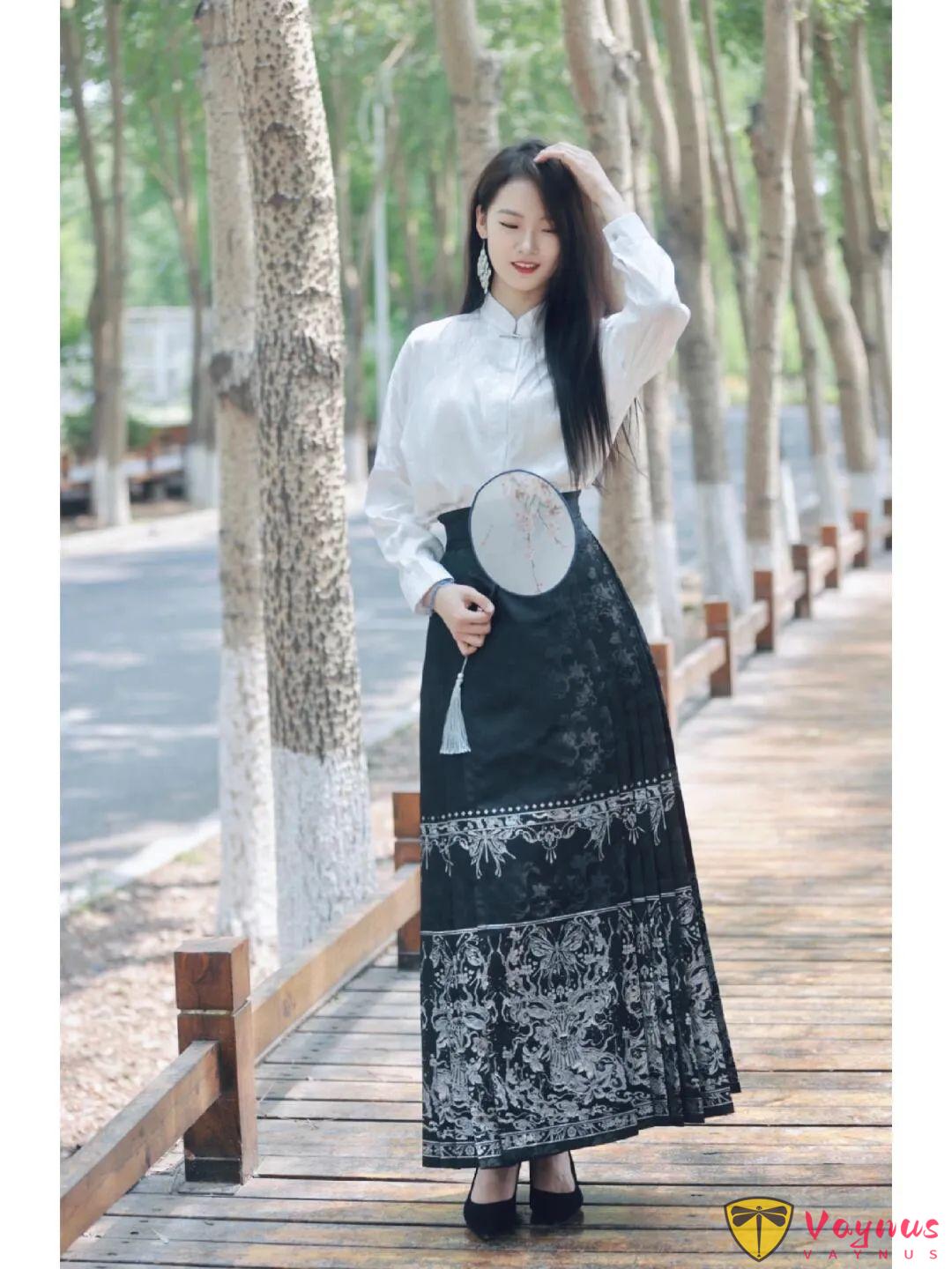 古風樹林拍照3式，馬面裙這樣搭，秒拍出“清冷初戀臉”氛圍感