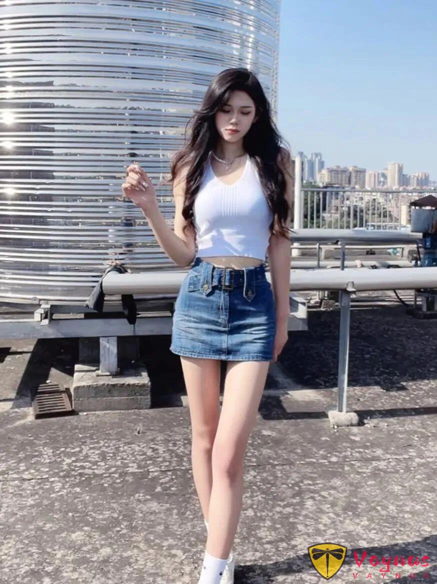 白T牛仔裙，9个动作拍出元气少女感，自然不做作，氛围直接满分
