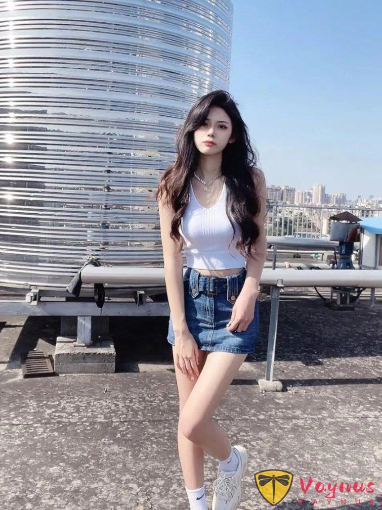 白T牛仔裙，9个动作拍出元气少女感，自然不做作，氛围直接满分