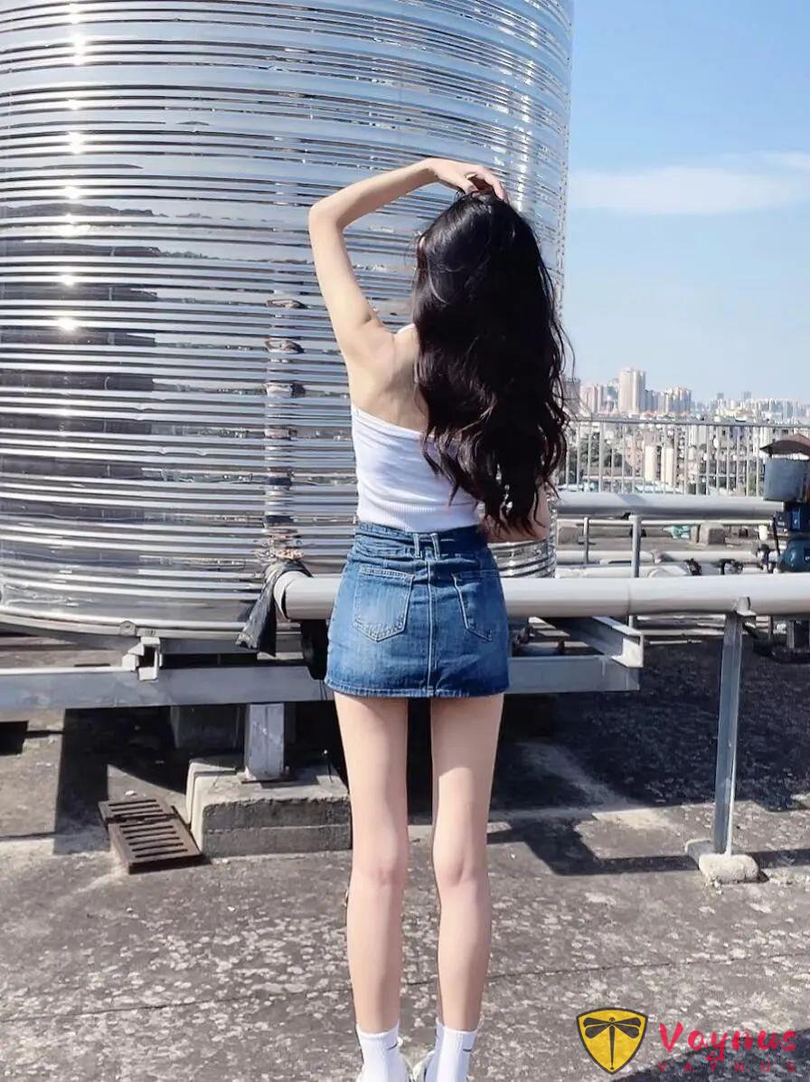 白T牛仔裙，9个动作拍出元气少女感，自然不做作，氛围直接满分