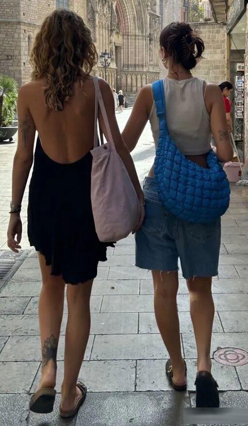 巴黎女人40度时穿了什么？