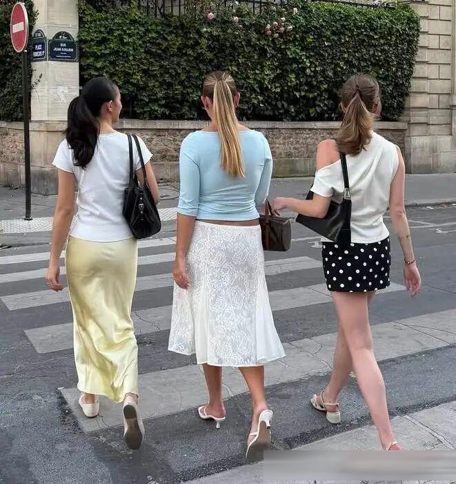巴黎女人40度时穿了什么？