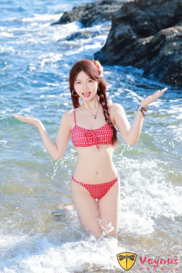 海边穿比基尼拍照，9个万能姿势，元气又可爱，拍出满屏少女感