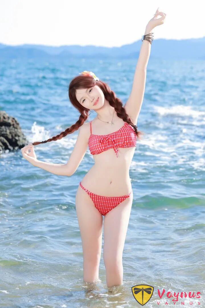 海边穿比基尼拍照，9个万能姿势，元气又可爱，拍出满屏少女感