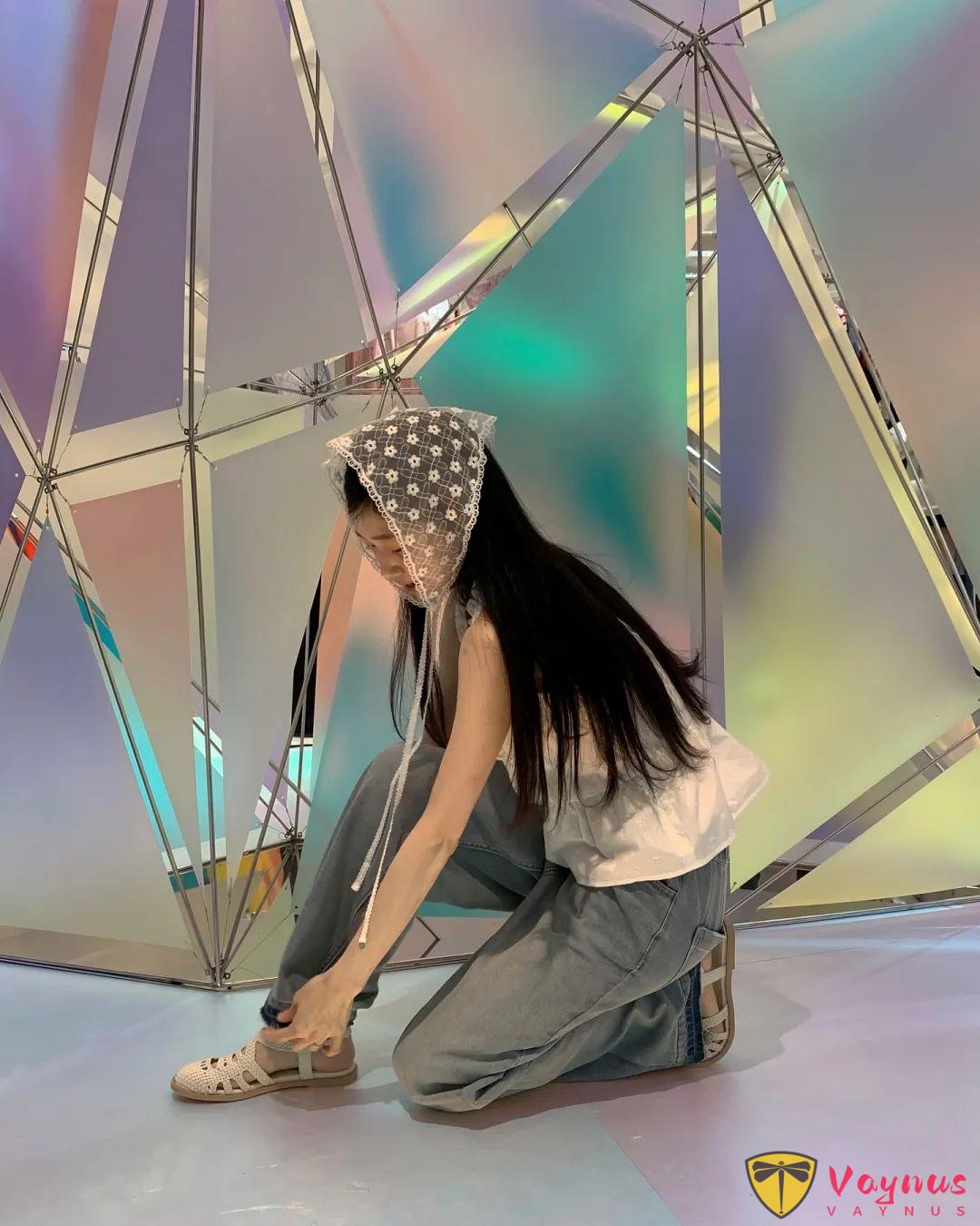 白色娃娃衫穿搭灵感