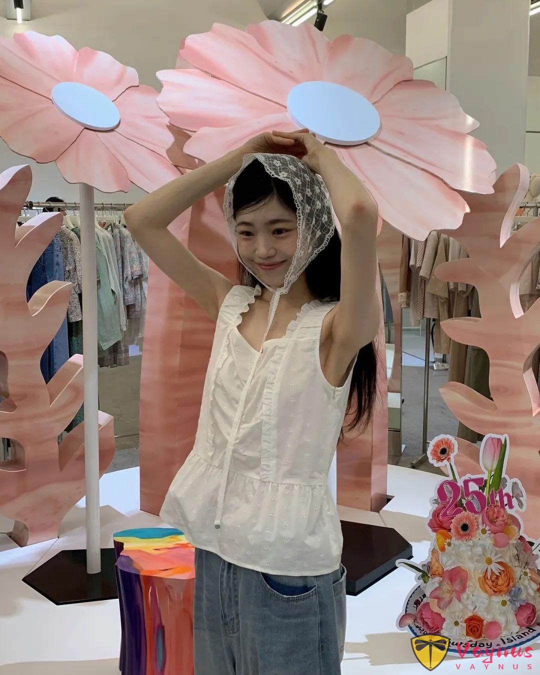 白色娃娃衫穿搭灵感