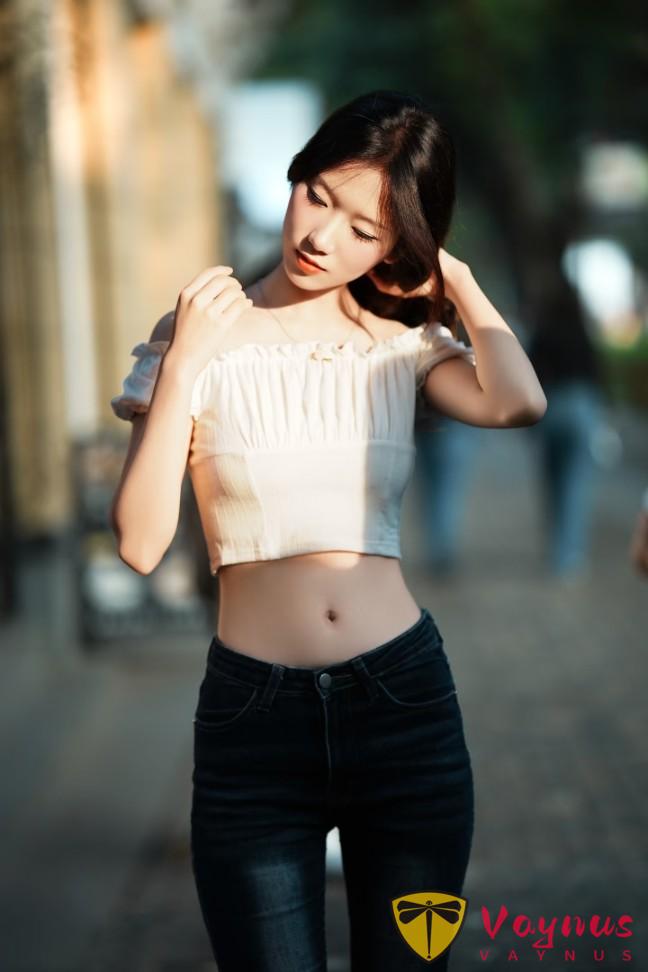 街拍牛仔風，9個溫柔少女姿勢，治癒甜美顯臉小，簡約乾淨顯氣質