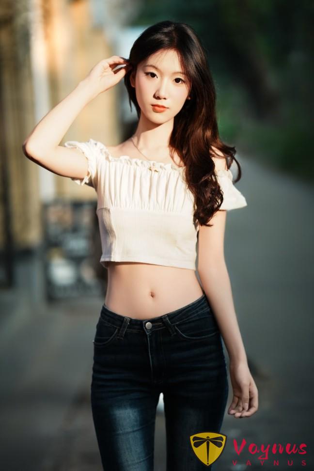 街拍牛仔風，9個溫柔少女姿勢，治癒甜美顯臉小，簡約乾淨顯氣質