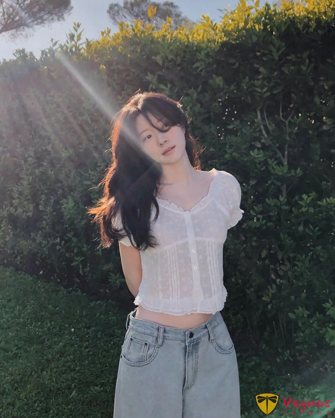 白色蕾丝小衬衫优美穿搭