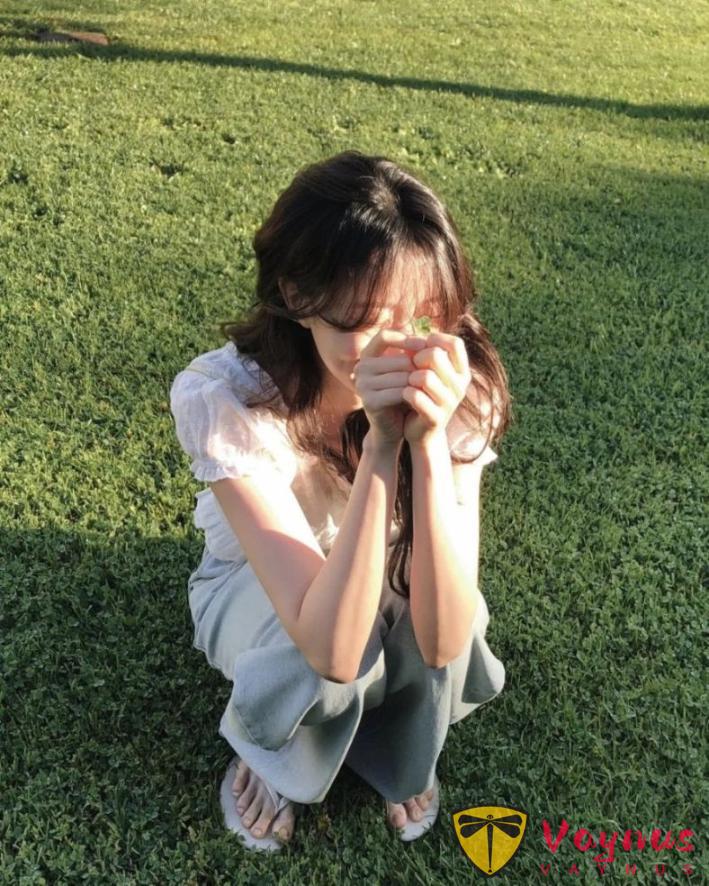 白色蕾丝小衬衫优美穿搭