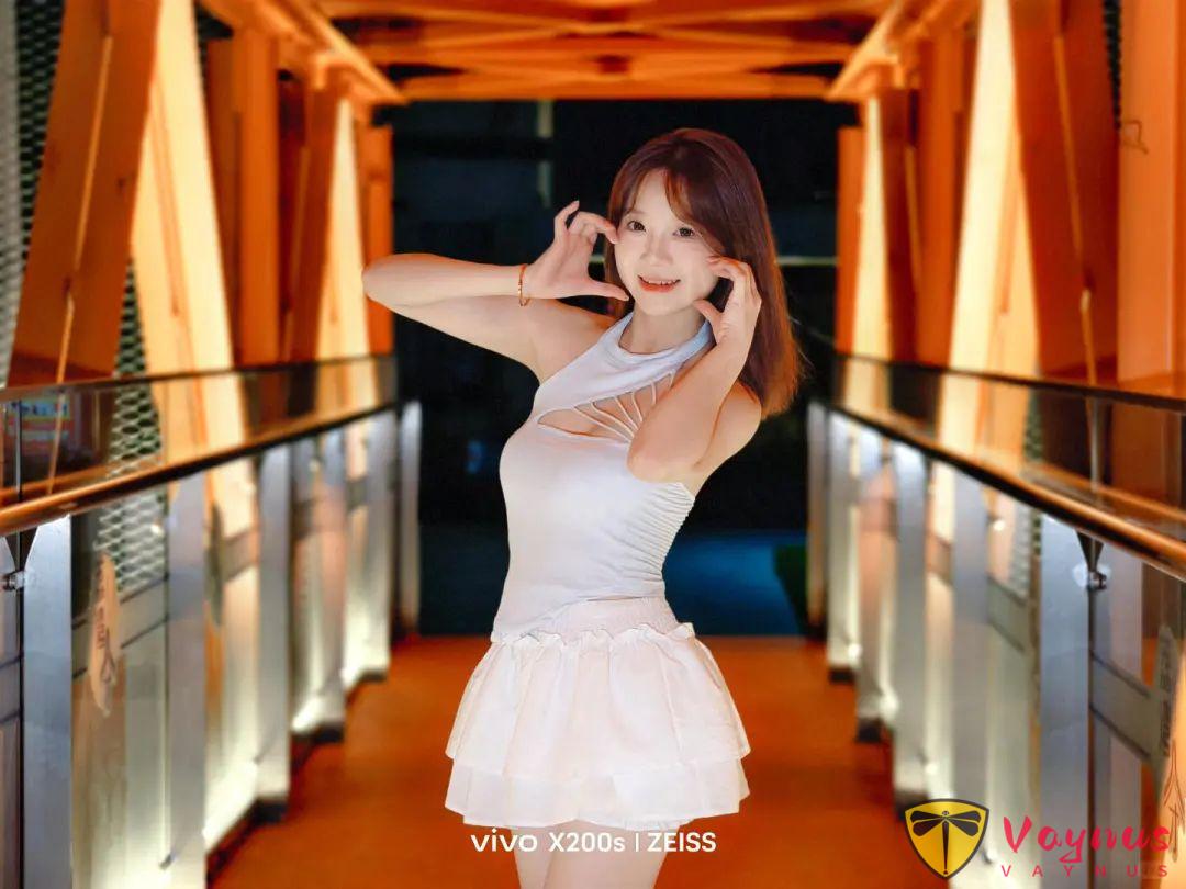 解鎖夜景甜妹拍照公式，幾個小技巧教你拍出發光少女感！