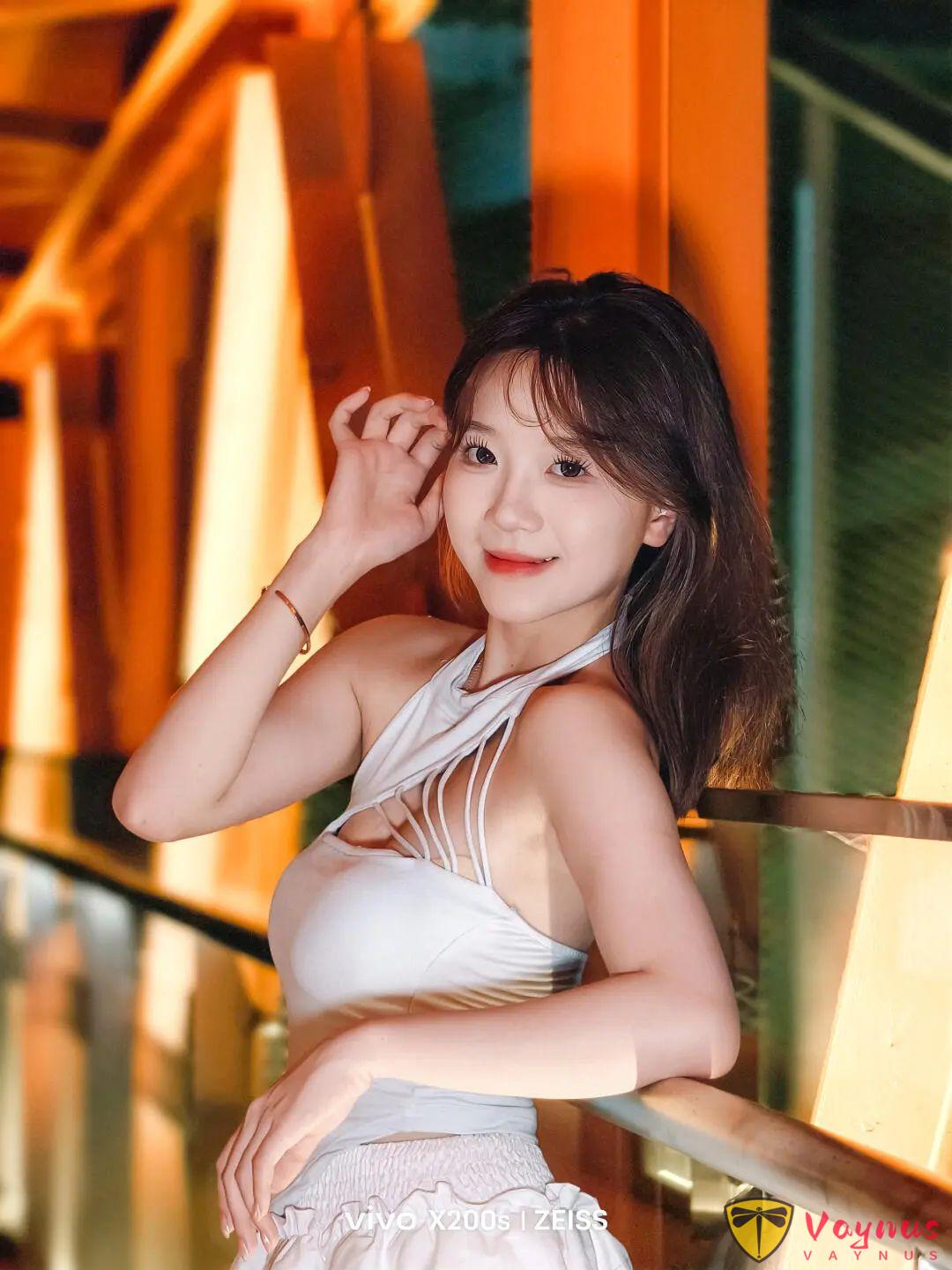 解鎖夜景甜妹拍照公式，幾個小技巧教你拍出發光少女感！