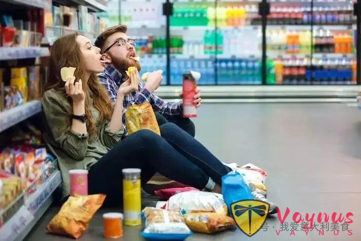 在義大利，超市結賬前吃東西合法嗎？