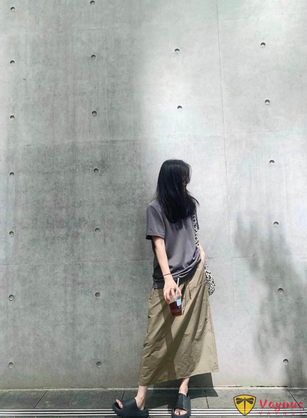 灰色T恤穿搭靈感