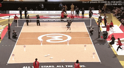 日本球员失误后上演“滑行谢罪”(附GIF现场动画),全网笑疯!