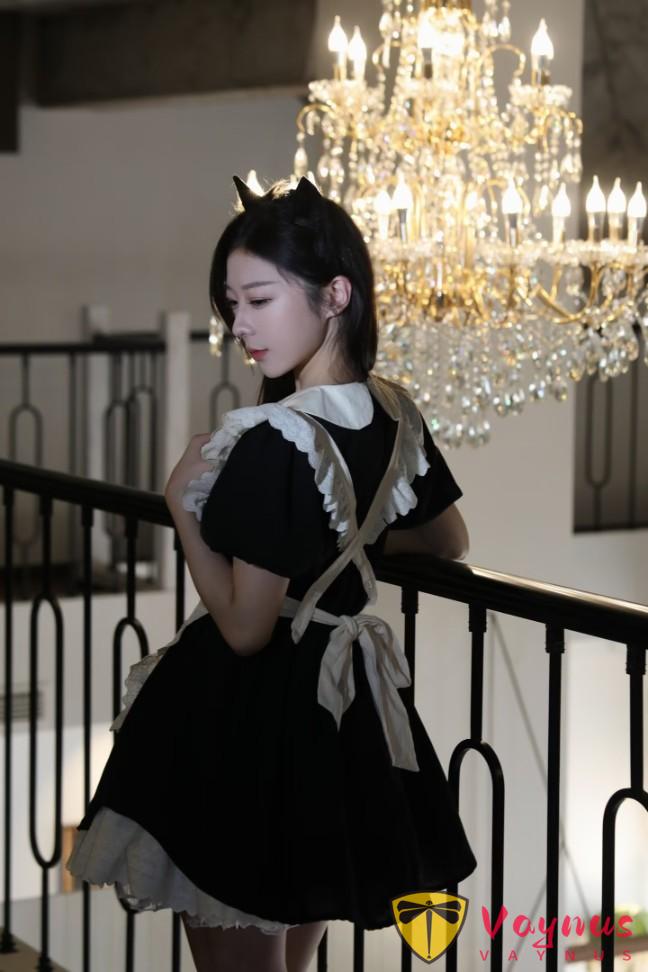 女仆装这样拍也太美了,9个氛围感姿势,又甜又乖,谁看谁迷糊